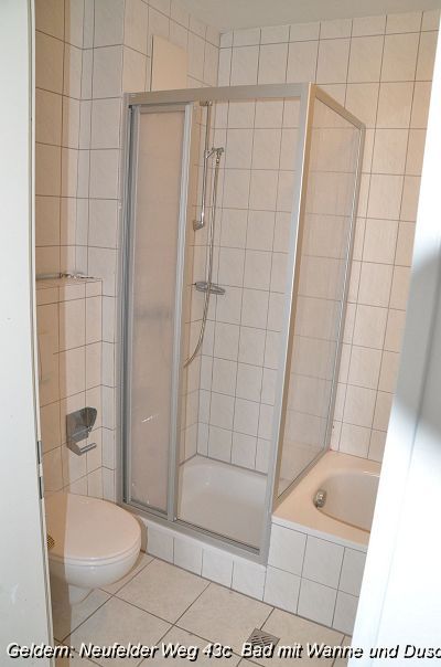 Wohnung Geldern Neufelder Weg: Bad mit Wanne und Dusche