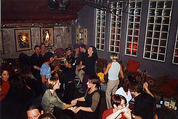 Salsa in Haris Bar (Bild:  2000 by Winfried Herbst)