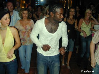 Salsa in Malaga - bailando Salsa (click to enlarge)
