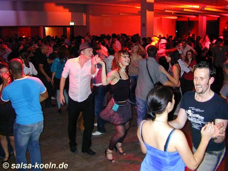 Köln: Salsa in der Uni-Mensa